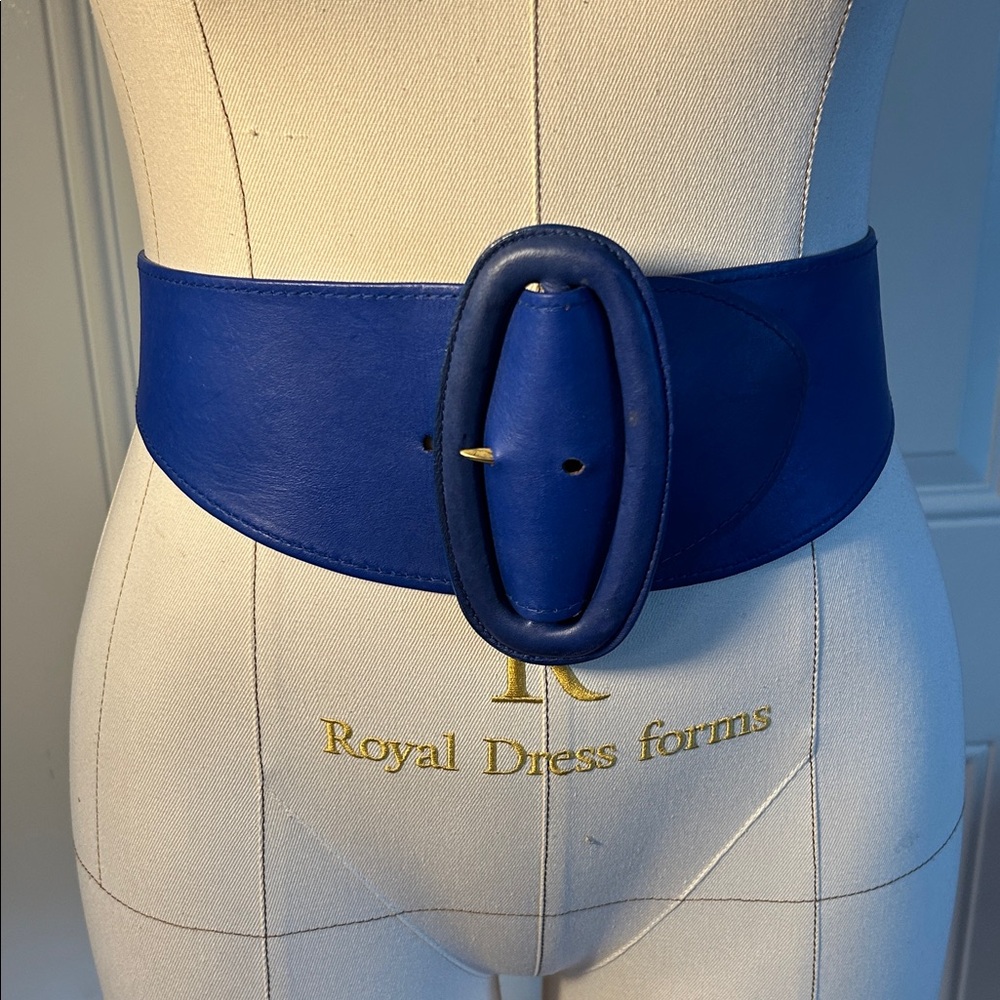 Vintage Donna Karan leather large buckle belt